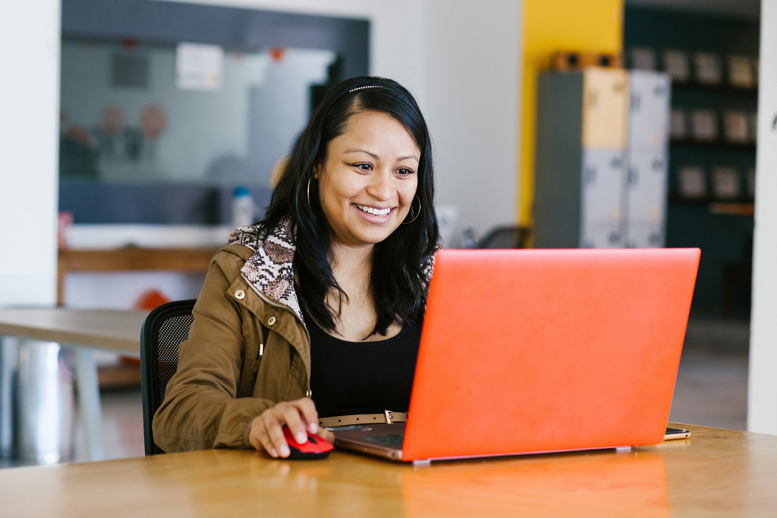 Latin Business Woman Working with Computer at the Office in Mexi - Editada.png