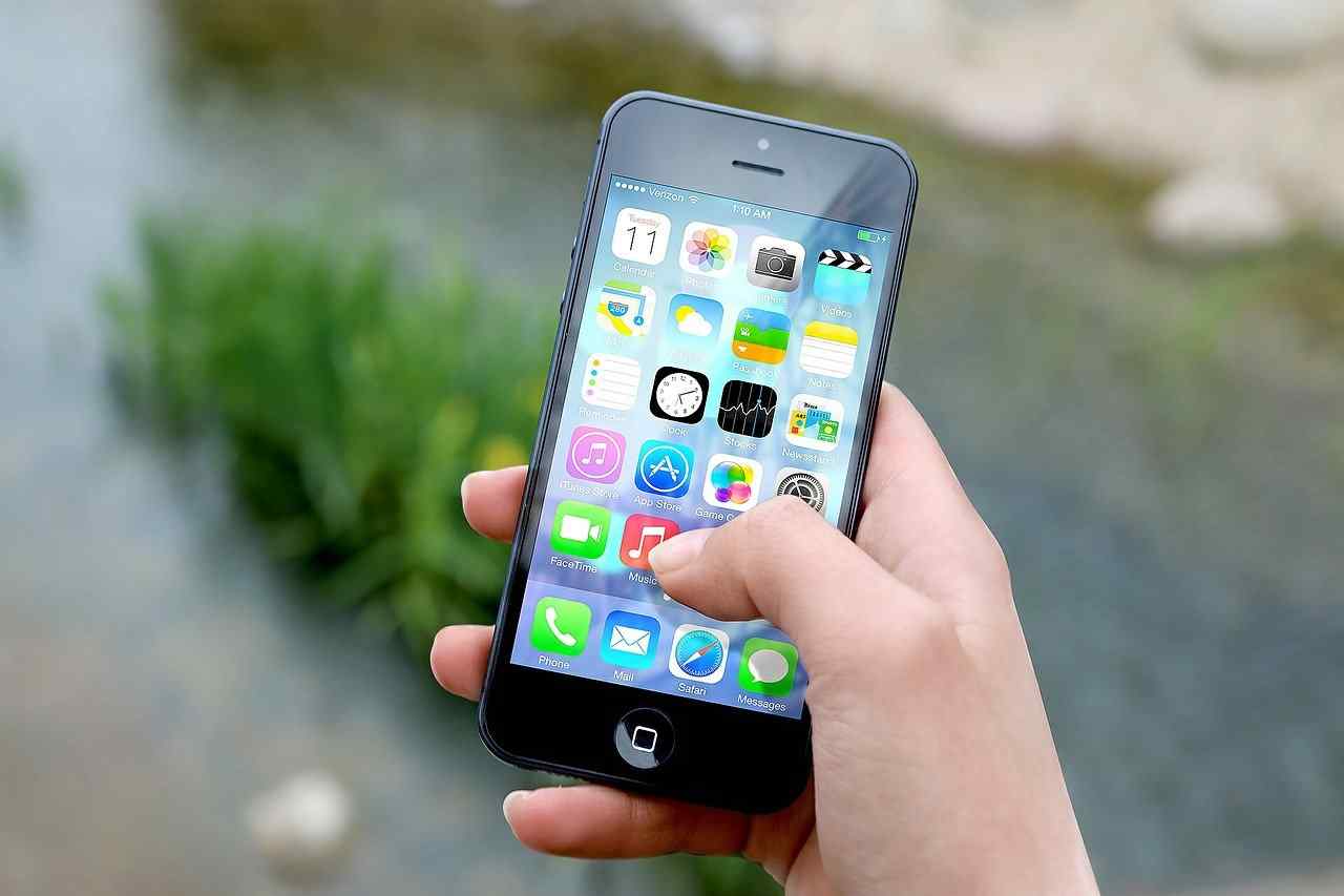 iphone-g30fcc0ce9_1280.jpg