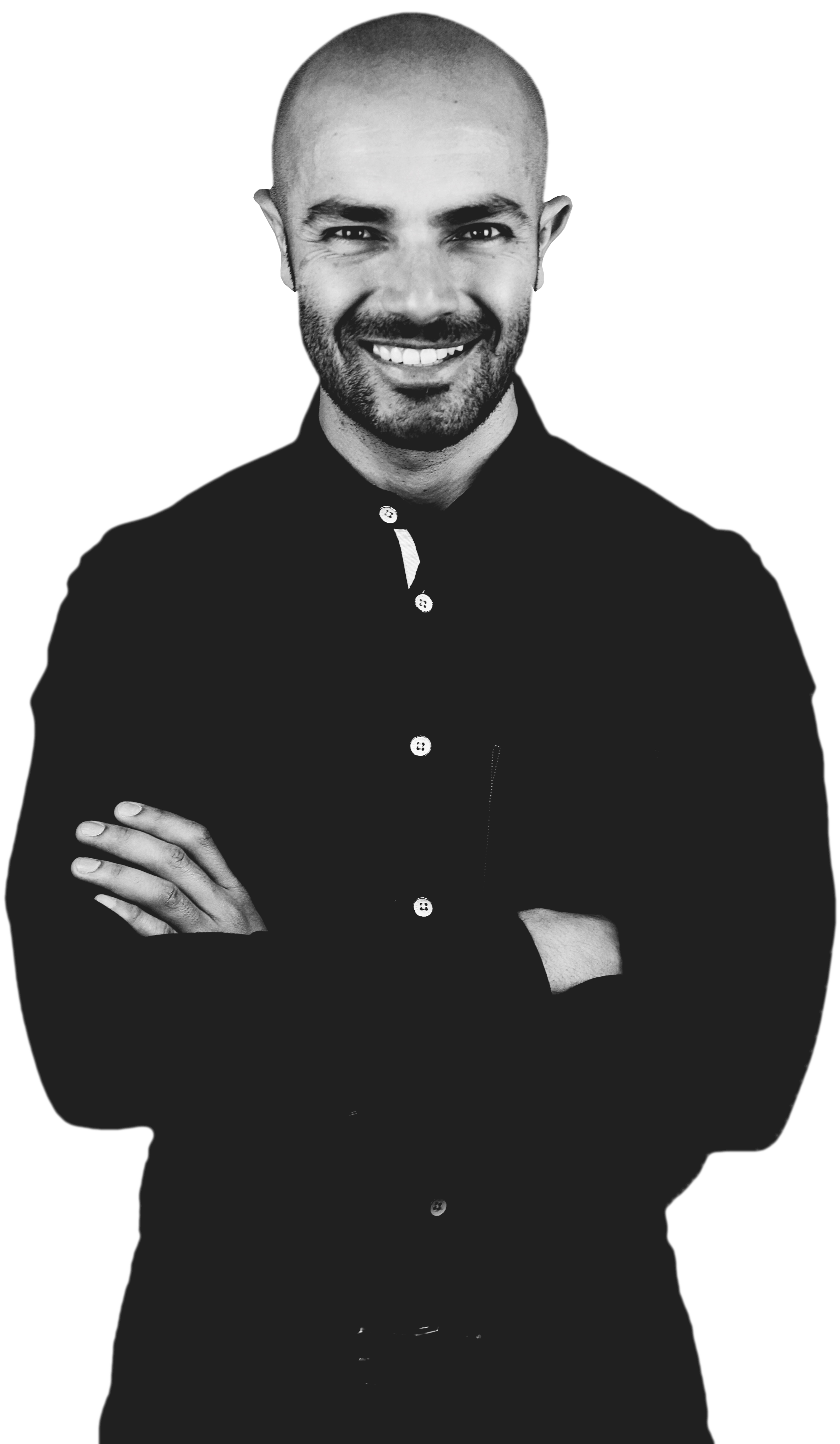 Andres Moreno brazos cruzados blanco y negro.png