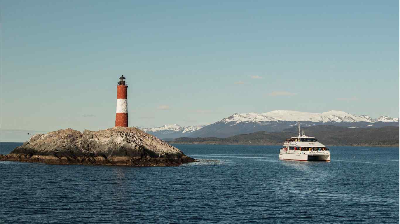 10.Faro+Catamaran-Optimizada.jpg