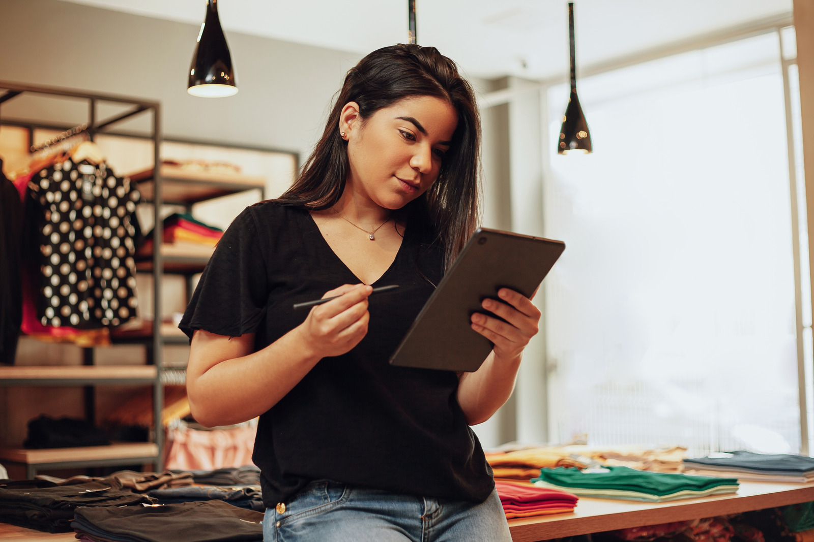 Latin Woman Owner of Small Business. Entrepreneurial Woman Working in Her Clothing Store. - Editada.png